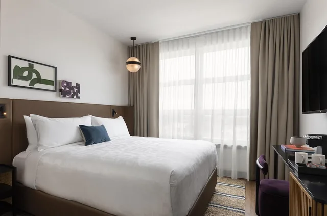 Urban, King Bed, Kissel Uptown Oakland, in the Unbound Collection by Hyatt 1/8