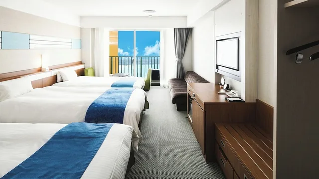 غرفة قياسية ثلاثية بسريرين منفصلين وثلاثة أسرّة بإطلالة على البحر في الملحق، Vessel Hotel Campana Okinawa 1/5