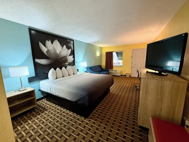 غرفة قياسية بسرير كينج، Super 8 by Wyndham Ft. Oglethorpe GA/Chatt TN Area 3/9