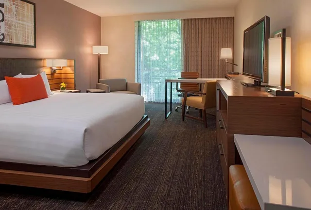 غرفة بسرير كينج بإطلالة، Hyatt Lodge Oak Brook Chicago 2/3