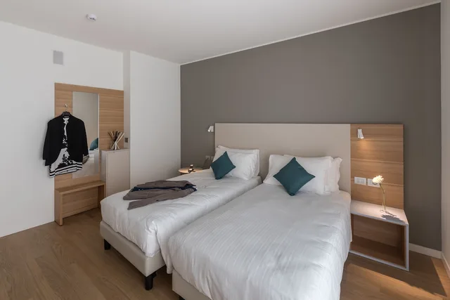 1 Bedroom, Quadruple, King and Twin Beds, Courtyard View, Hesperia Hotel & Residence 4/8