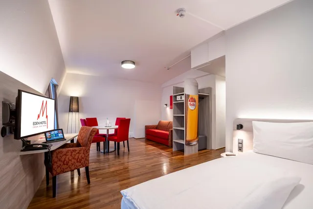 جناح جونيور، Eden Frueh Am Dom Hotel 1/4