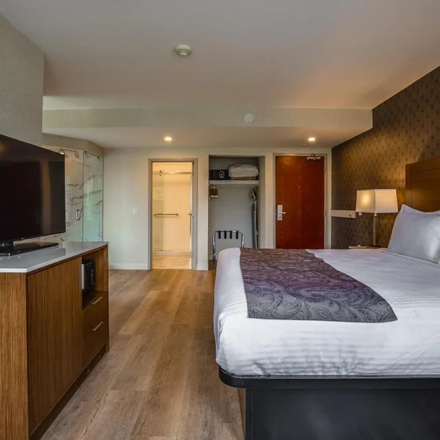 استوديو بسرير كينج، Monte Carlo Inn Oakville Suites 6/10