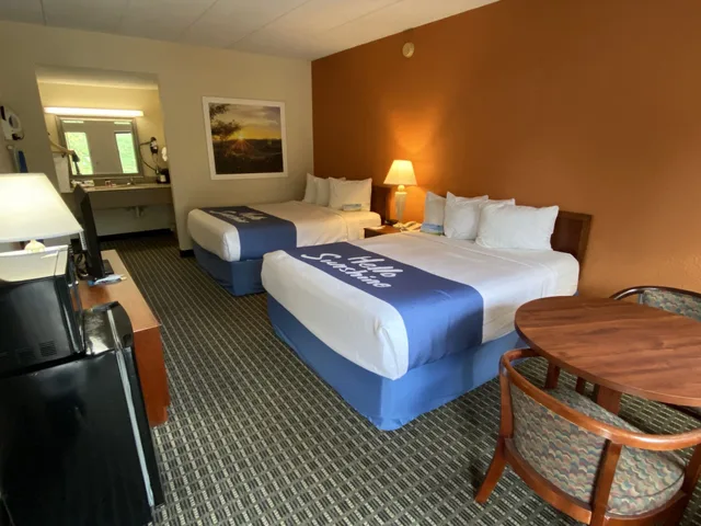 Standard, 2 Queen Beds, Smoking, Days Inn by Wyndham Morehead 1/5