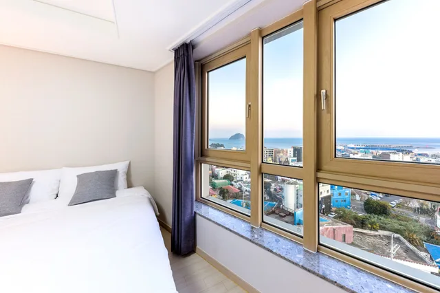 جناح جونيور بسرير مزدوج وسرير فردي بإطلالة على المدينة، Shin Shin Hotel Seogwipo 1/8