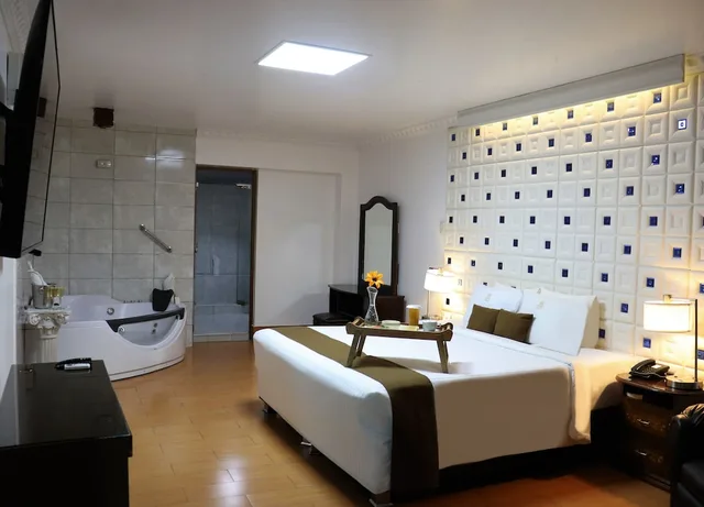Deluxe, Suite, King Bed, Inkari Suites 1/2