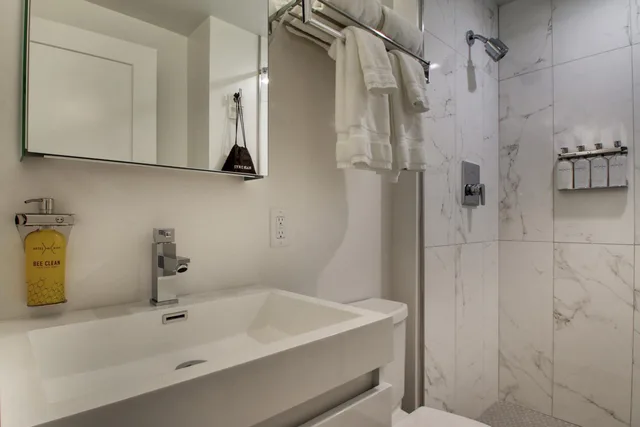Basement, Twin Beds، Hotel Hive 5/8