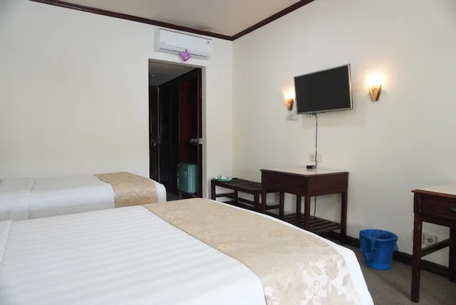 غرفة ديلوكس بسريرين منفصلين بإطلالة على البحيرة بشرفة، Siantar Hotel Parapat 5/7