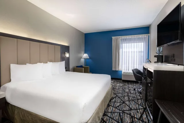 غرفة بسرير كينج، Baymont by Wyndham La Vergne 1/5