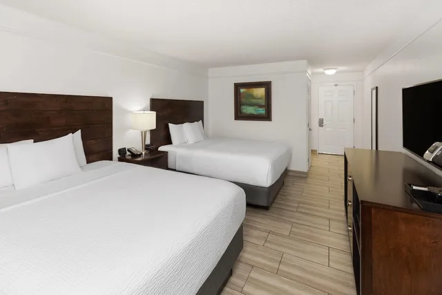 غرفة بسريرين كوين، La Quinta Inn & Suites by Wyndham Laredo Airport 1/4