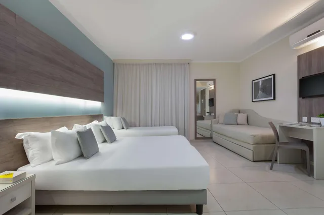 غرفة عائلية بثلاثة أسرّة، 115 The Strand Hotel And Suites 1/9