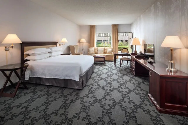 غرفة ديلوكس داخلية بسرير كينج بإطلالة، Anaheim Majestic Garden Hotel 1/2