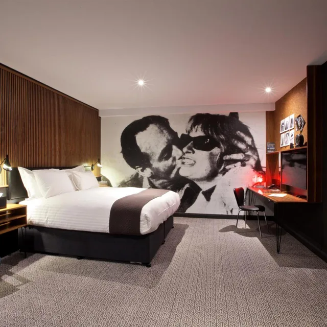 Snug, No Window، Telegraph Hotel Coventry Hotel 2/10