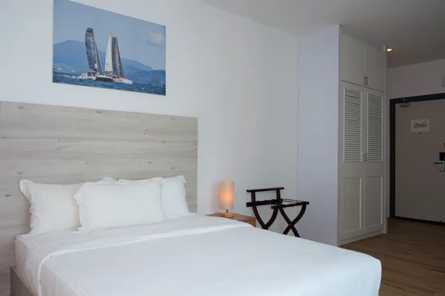 غرفة بسرير كينج بإطلالة على الفناء، Ramada by Wyndham Langkawi Marina 3/5