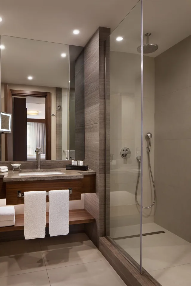 غرفة بريميوم بسرير كينج مع أريكة، Sheraton Istanbul City Center 10/10