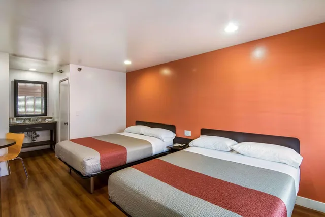 Room, 2 Queen Beds, Motel6 Monterey Park, CA 2/8