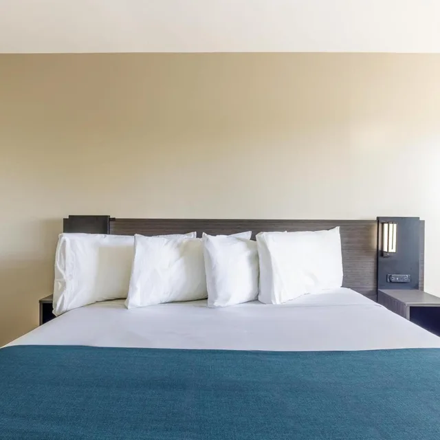 Room, King Bed, Smoking, Motel6 Culpeper, VA 7/10