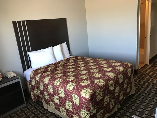 غرفة بسرير كوين للمدخنين، Express Inn Weslaco Mercedes 2/5