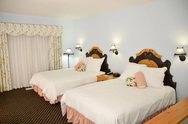 Grand, Mountain, Lodge, Suite, 2 Queen Beds, Sofa، Boyne Mountain Resort 1/2