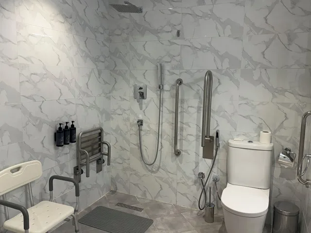غرفة ديلوكس بسريرين منفصلين لذوي الإعاقة، فندق وأجنحة تايم ربا(TIME Ruba Hotel & Suites) 2/3