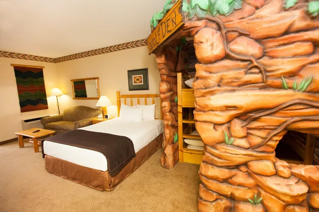 غرفة بسرير كوين وسريرين منفصلين مع أريكة، Great Wolf Lodge Cincinnati/Mason 1/7