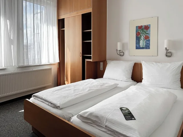 غرفة قياسية بسرير كوين، Berliner Hof 2/7