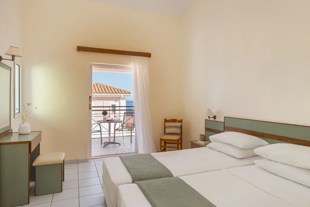 Room, Double or Twin Bed, Lateral Side Sea View، Porto Skala Hotel Village 2/6