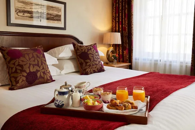 غرفة عائلية قياسية بسرير مزدوج، Macdonald New Blossoms Hotel 2/4