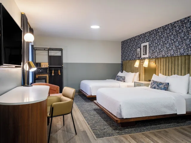 غرفة قياسية بسريرين كوين لذوي الإعاقة، The Darwin Hotel 3/9