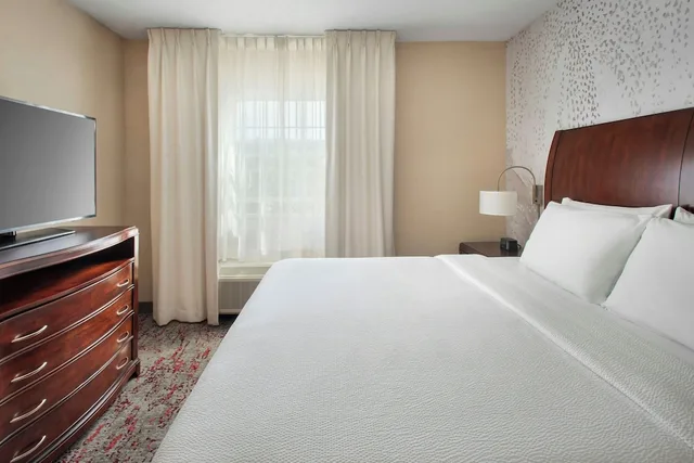 1 Bedroom, Suite, King Bed, Sofa, Fairfield Inn And Suites By Marriott Lenox Great Barrington 1/2