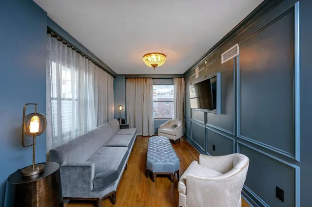 جناح رئاسي بسرير كينج، Hotel Fort Des Moines, Curio Collection by Hilton 3/3