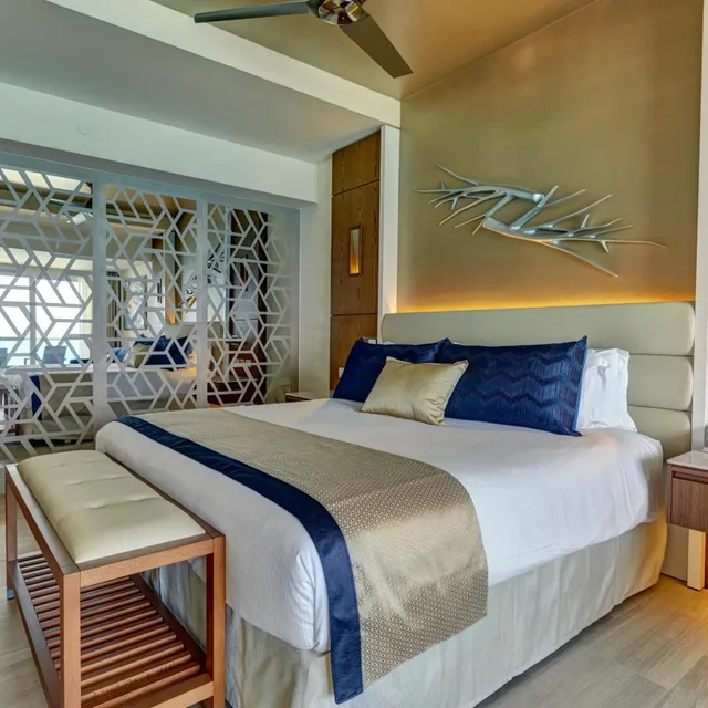 Junior Suite, Luxury, Sunset View, Sofa, Royalton CHIC Cancun, An Autograph Collection (ex Royalton Cancun) 4/10
