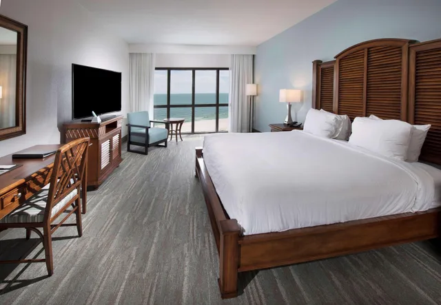 1 Bedroom, Penthouse, King Bed, Gulf Front, Balcony, Corner، Island House Hotel Orange Beach a Double Tree by Hilton 1/2