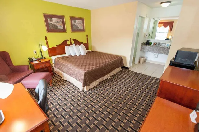 غرفة بسرير كينج للمدخنين، Travelodge by Wyndham Jackson North 7/10