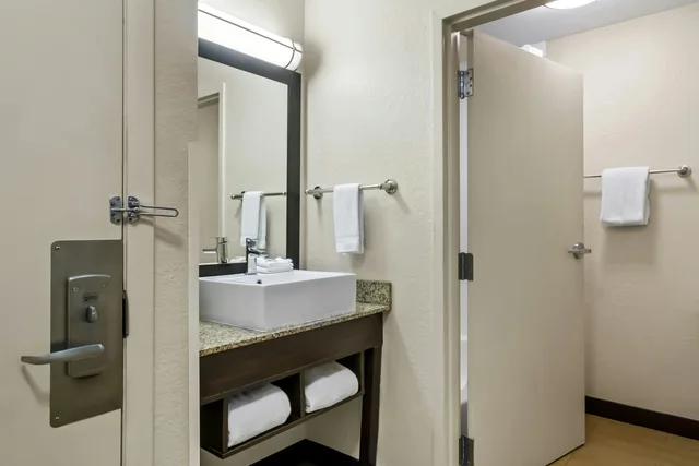 Deluxe, 2 Double Beds, Red Roof PLUS Jacksonville - Southpoint 3/3