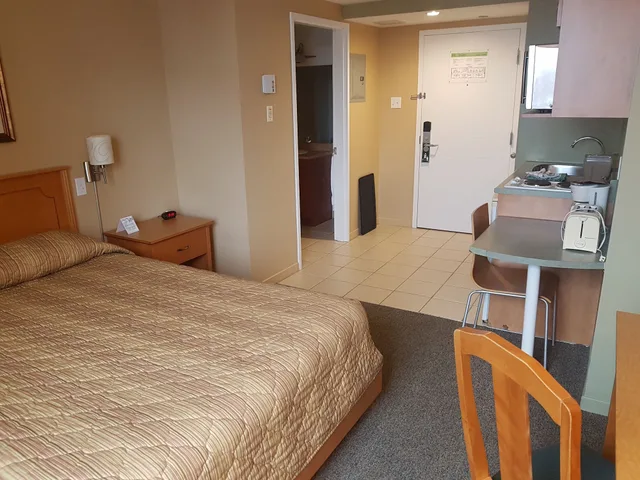 غرفة قياسية بسرير كوين، Les Suites Labelle 3/10