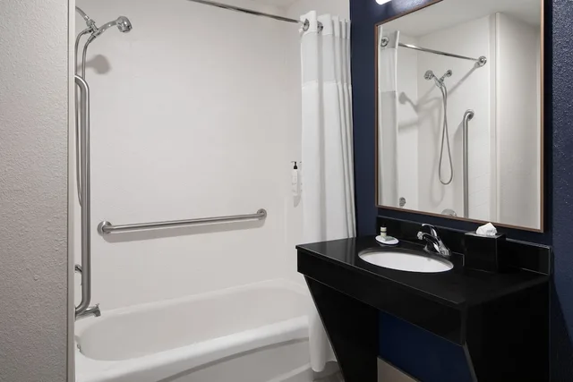 غرفة ديلوكس بسرير كينج مع أريكة لذوي الإعاقة، Fairfield Inn Charlotte Mooresville Lake Norman 3/3