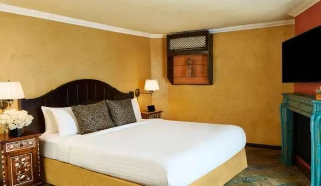 Demi, Suite, Top Floor، Petit Ermitage 1/2