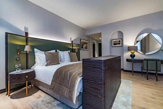 1 Bedroom, Suite, King Bed, Terrace, Stock Exchange Hotel 1/1