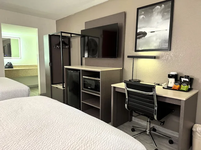 Room, 2 Queen Beds, Exterior Entrance, Ramada By Wyndham Tuscaloosa 9/10
