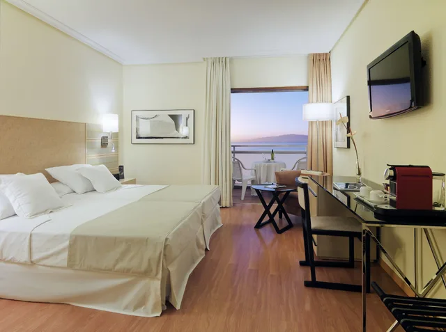 غرفة بريفيليج بشرفة مفردة بسرير مزدوج، H10 Gran Tinerfe - Adults Only 1/6