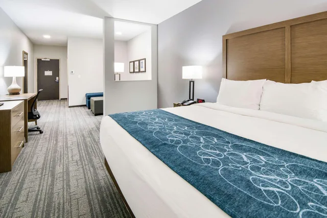 جناح، Comfort Suites DeSoto Dallas South 1/3