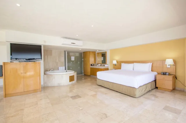 Senior, Suite, King Bed, Jetted Tub، HS Hotsson Smart Acapulco 1/4