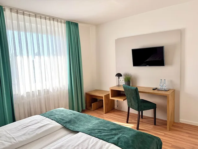 غرفة بسرير كوين، Stadthotel Langenfeld 8/10