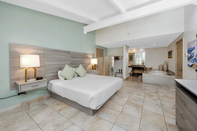 جناح بسرير كينج وسرير كوين بحوض جاكوزي، Best Western Plus Yacht Harbor Inn 1/4