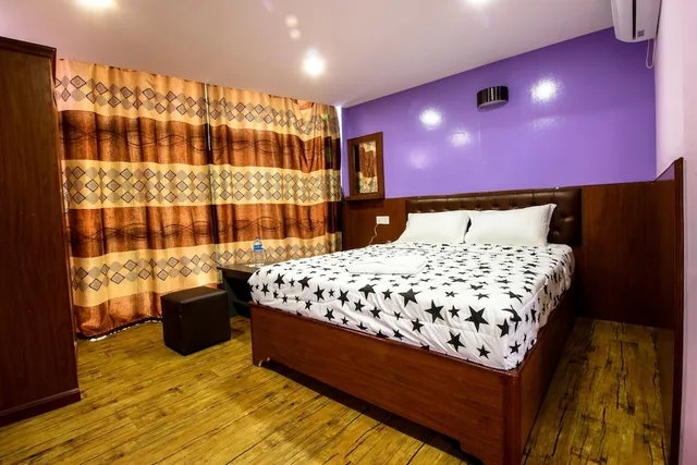 غرفة قياسية بسرير مزدوج أو سريرين منفصلين، Everest Holiday Inn 3/4