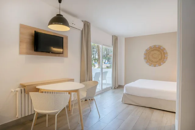 Premium, Studio, Twin Beds, Private Garden، Sol Lunamar Palmanova Apartamentos - Adults Only 2/3