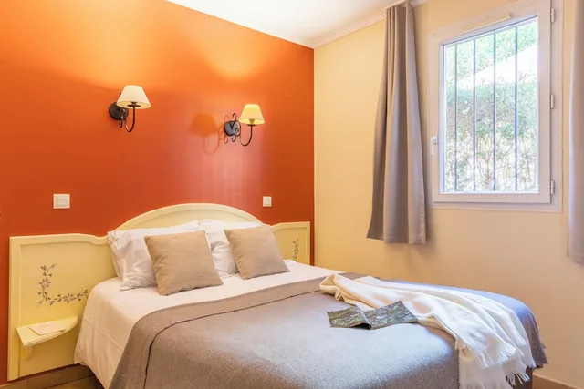 1 Bedroom, Apartment, Double Bed, 2 Sofa, Balcony or Terrace، Maeva Particuliers Les Restanques Du Golfe de Saint Tropez 2/10