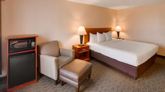 غرفة كبيرة بسرير كينج، Best Western Tomah Hotel 2/4