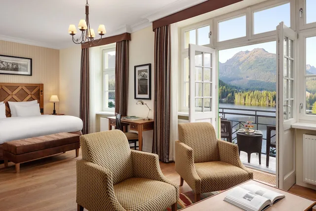 جناح جونيور بسرير كينج بإطلالة على البحيرة بحوض استحمام، GRAND HOTEL KEMPINSKI HIGH TATRAS 2/3